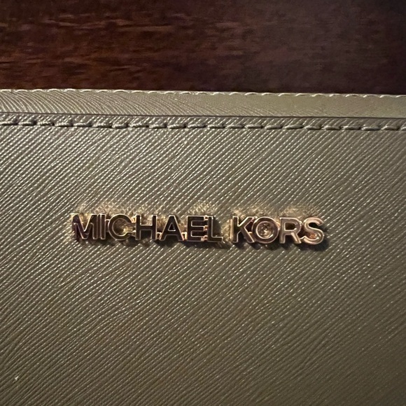 NWT Michael Kors Large Jet Set Olive Crossbody Bag - Picture 6 of 10